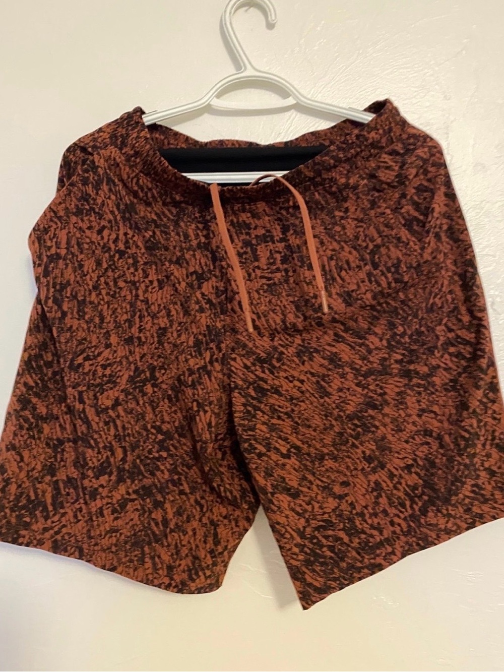 Lululemon Men's Orange Patterned Drawstring Shorts Medium